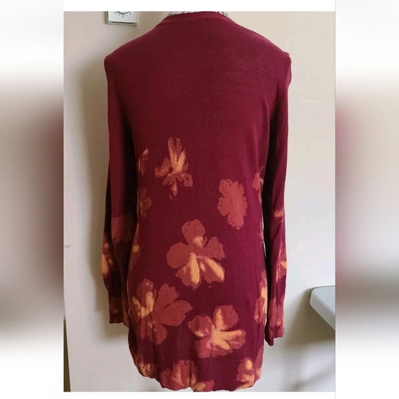 Vera Wang Button Up Cardigan Burgundy With A Bold Pretty  Floral Design Size M - Picture 4 of 4